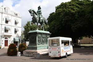 IJsstalletje en standbeeld van Willem de Zwijger, Noordeinde