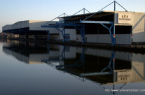 Bedrijvigheid aan het Merwedekanaal